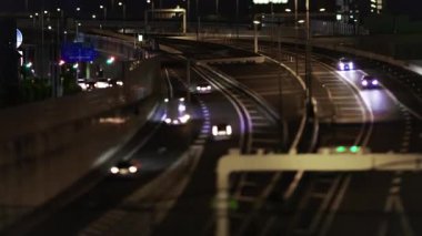 Saitama 'daki şehir otoyolunda trafik sıkışıklığı gecesi. Yüksek kalite 4K görüntü. Omiya Bölgesi Saitama Japonya 05.13.2025 Saitama şehrinin merkezidir..