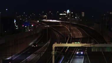 Saitama 'daki şehir otoyolunda trafik sıkışıklığı gecesi. Yüksek kalite 4K görüntü. Omiya Bölgesi Saitama Japonya 05.13.2025 Saitama şehrinin merkezidir..