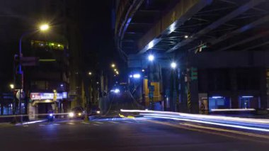 Taipei Tayvan 'daki Taipei Köprüsü yakınlarında trafik sıkışıklığı. Yüksek kalite 4K görüntü. Datong bölgesi Taipei Taiwan 04.13.2025 Burası Tayvan 'daki Taipei köprüsü..