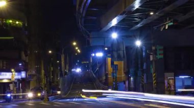 Taipei Tayvan 'daki Taipei Köprüsü yakınlarında trafik sıkışıklığı. Yüksek kalite 4K görüntü. Datong bölgesi Taipei Taiwan 04.13.2025 Burası Tayvan 'daki Taipei köprüsü..