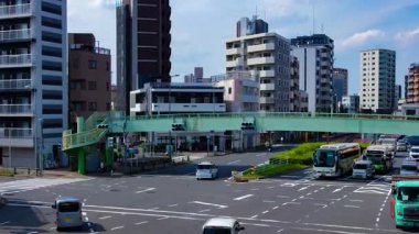 Tokyo 'daki şehir merkezinde trafik sıkışıklığı zamanı. Yüksek kalite 4K görüntü. Kita bölgesi Ouji Tokyo Japonya 07.18.2024 Tokyo şehir merkezinde bir caddedir.. 