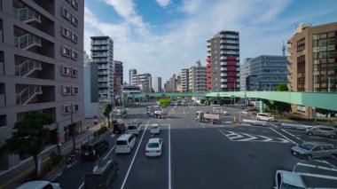 Tokyo 'daki şehir merkezinde trafik sıkışıklığı zamanı. Yüksek kalite 4K görüntü. Kita bölgesi Ouji Tokyo Japonya 07.18.2024 Tokyo şehir merkezinde bir caddedir.. 