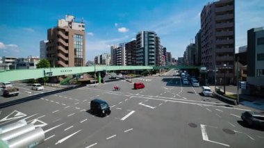 Tokyo 'daki şehir merkezinde trafik sıkışıklığı zamanı. Yüksek kalite 4K görüntü. Kita bölgesi Ouji Tokyo Japonya 07.18.2024 Tokyo şehir merkezinde bir caddedir.. 