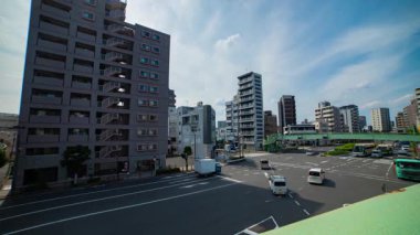 Tokyo 'daki şehir merkezinde trafik sıkışıklığı zamanı. Yüksek kalite 4K görüntü. Kita bölgesi Ouji Tokyo Japonya 07.18.2024 Tokyo şehir merkezinde bir caddedir.. 