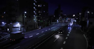 Tokyo şehir merkezindeki trafik sıkışıklığının gece manzarası. Yüksek kalite 4K görüntü. Setagaya bölgesi Tokyo 05.08.2023 Tokyo 'da bu caddeye Kannana Bulvarı denir.. 
