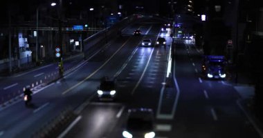 Tokyo şehir merkezindeki trafik sıkışıklığının gece manzarası. Yüksek kalite 4K görüntü. Setagaya bölgesi Tokyo 05.08.2023 Tokyo 'da bu caddeye Kannana Bulvarı denir.. 