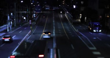 Tokyo şehir merkezindeki trafik sıkışıklığının gece manzarası. Yüksek kalite 4K görüntü. Setagaya bölgesi Tokyo 05.08.2023 Tokyo 'da bu caddeye Kannana Bulvarı denir.. 