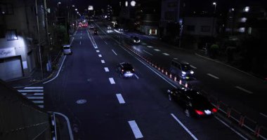 Tokyo şehir merkezindeki trafik sıkışıklığının gece manzarası. Yüksek kalite 4K görüntü. Setagaya bölgesi Tokyo 05.08.2023 Tokyo 'da bu caddeye Kannana Bulvarı denir.. 