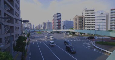 Tokyo 'da bir trafik sıkışıklığı şehri. Yüksek kalite 4K görüntü. Kita bölgesi Oji Tokyo Japonya 07.18.2024 Tokyo şehir merkezidir.. 