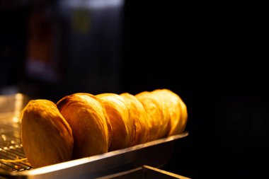 Taipei 'deki Ningxia gece pazarındaki Tayvan yerel yemekleri. Yüksek kalite fotoğraf. Datong Bölgesi Taipei Tayvan 04.08.2025 Burası Tayvan 'da bir gece pazarı.