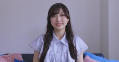 Odada Japon bir kadın yüzü var. Yüksek kalite 4K görüntü. Tokyo Japonya 06.19.2025