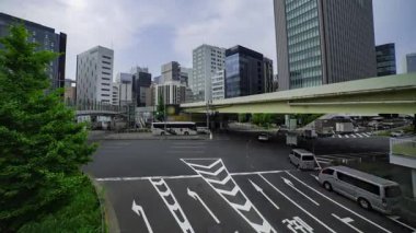 Higashiginza Tokyo 'daki trafik sıkışıklığı zamanı. Yüksek kalite 4K görüntü. Chuo bölgesi Higashiginza Tokyo 07.07.2025 Tokyo 'nun merkezidir.. 