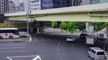 Higashiginza Tokyo 'daki trafik sıkışıklığı zamanı. Yüksek kalite 4K görüntü. Chuo bölgesi Higashiginza Tokyo 07.07.2025 Tokyo 'nun merkezidir.. 