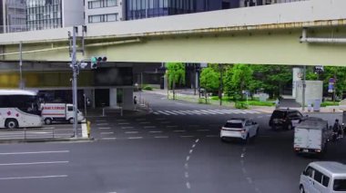 Higashiginza Tokyo 'daki trafik sıkışıklığı zamanı. Yüksek kalite 4K görüntü. Chuo bölgesi Higashiginza Tokyo 07.07.2025 Tokyo 'nun merkezidir.. 