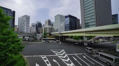Higashiginza Tokyo 'daki trafik sıkışıklığı zamanı. Yüksek kalite 4K görüntü. Chuo bölgesi Higashiginza Tokyo 07.07.2025 Tokyo 'nun merkezidir.. 