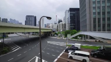 Higashiginza Tokyo 'daki trafik sıkışıklığı zamanı. Yüksek kalite 4K görüntü. Chuo bölgesi Higashiginza Tokyo 07.07.2025 Tokyo 'nun merkezidir.. 