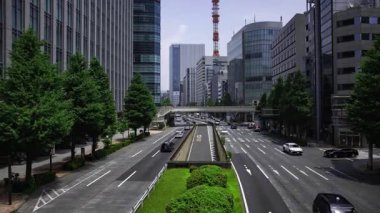 Tokyo 'daki Showa Bulvarı' nda trafik sıkışıklığı zamanı. Yüksek kalite 4K görüntü. Chuo bölgesi Higashiginza Tokyo 07.07.2025 Tokyo 'nun merkezidir.. 