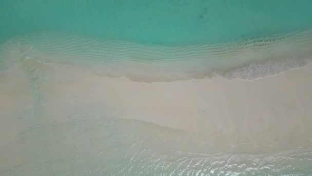 Ohromující Modrý Oceán Písečné Bílé Ostrov Maledivy Horní Drone Aeral — Stock video