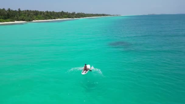 Aerial View Woman White Supboard Turquoise Waters Maldives — Stock Video