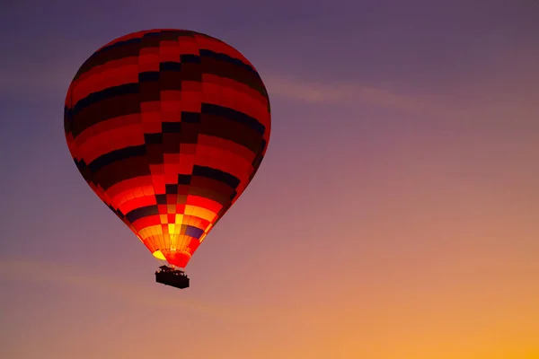 Hot One Air Balloons Sunset Goreme Village Cappadocia Turkey Red — Stock Photo, Image