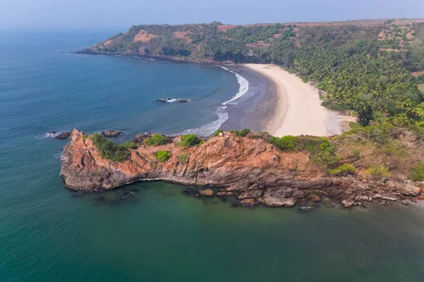 Вид Згори Тропічний Пляж Зеленими Пальмами Під Сонячним Світлом Drone — стокове фото