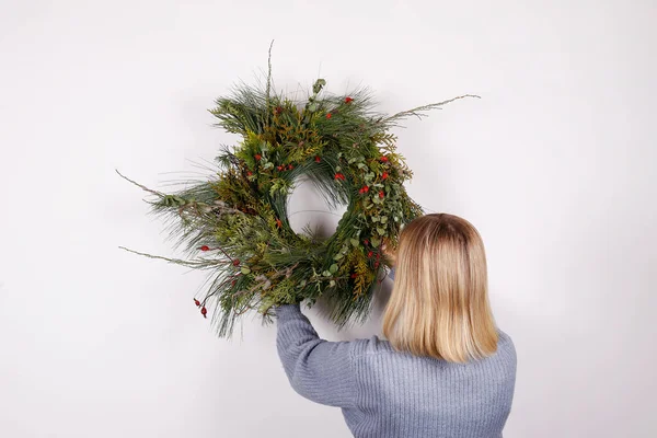Back View Young Woman Hanging Holiday Wreath Wall Traditional Christmas — Stock Photo, Image