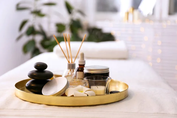 Stenen Therapie Attributen Voor Cosmetische Ingrepen Een Massagetafel Symbolische Objecten — Stockfoto