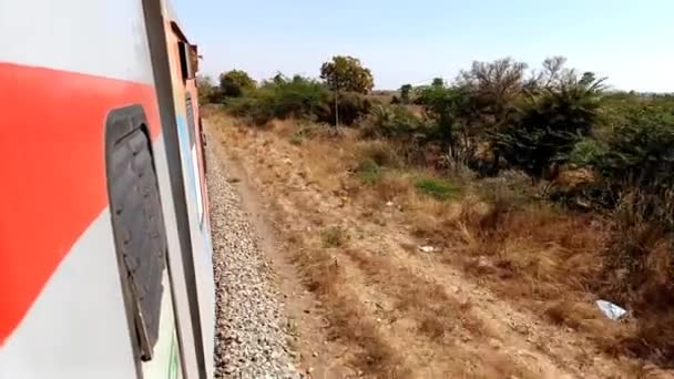 Passageiro Trem Indiano Que Entra Para Estação Ferroviária Vista Para — Vídeo de Stock
