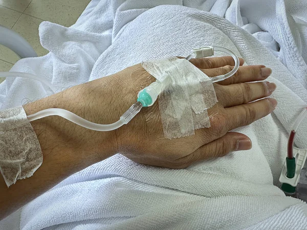 Injecție Intravenoasă Mâna Pacientului Prin Sânge — Fotografie, imagine de stoc