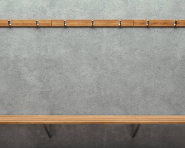 Boş bir ahşap bankın üzerinde soyunma odasındaki beton duvara asılı bir elbise askısı.