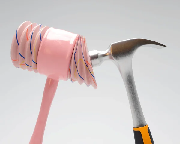 Ein Konzept Das Einen Quietschenden Plastikhammer Zeigt Der Auf Einem — Stockfoto