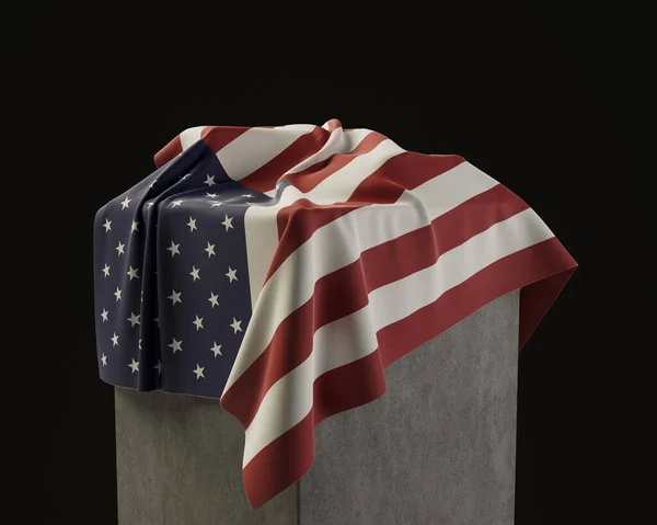 Uma Bandeira Americana Drapeada Sobre Plinto Pedra Fundo Estúdio Escuro — Fotografia de Stock