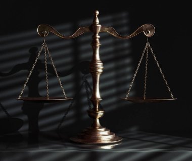 Bir raftaki altın adalet terazisi akşam ışığı ile karartılmış bir duvara karşı - 3D görüntüleme