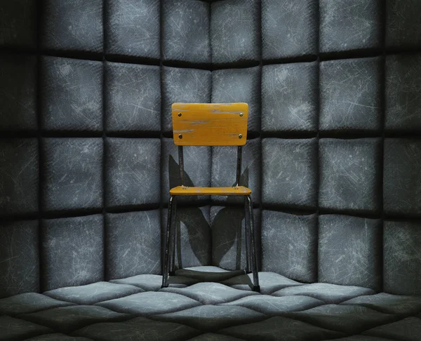 在精神病院的一间黑暗的 肮脏的 白色的填充物牢房里 角落的一张空的黄椅子被聚光灯照亮 3D渲染 免版税图库照片