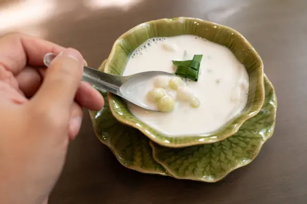 stock image Bua Loy is a traditional Thai dessert made of glutinous rice flour balls in coconut milk. The soft, chewy balls are usually colorful, and sometimes filled with sweet fillings. 