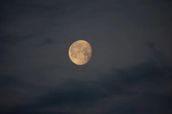 Holdszerenád Misztikus Hold Megvilágítja Kora Reggeli Égboltot Észak Európában — Stock Fotó