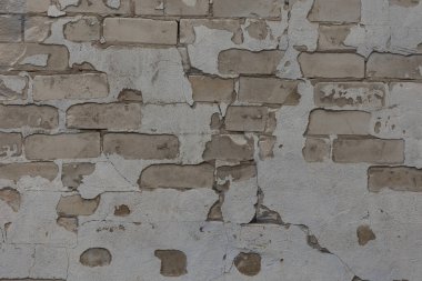 Eski, kırık tuğla duvar dokusu. Terk edilmiş, Letonya, Avrupa 'da harap olmuş bir bina. Sanatsal duvar dokusu.