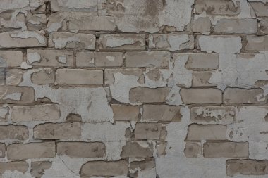 Eski, kırık tuğla duvar dokusu. Terk edilmiş, Letonya, Avrupa 'da harap olmuş bir bina. Sanatsal duvar dokusu.