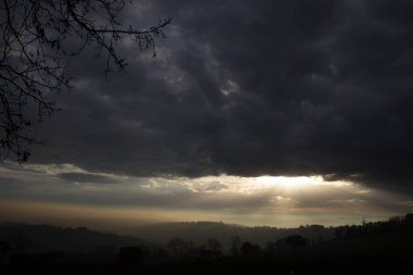 Bulutlu manzara, bulutlar her zaman bir fotoğrafın detaylarıyla çeşitlilik katar. Bu da onu eşsiz ve çok özel kılar.