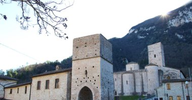 Tarihi detaylar, antik kültür ve tarih arasındaki bu tarihi binalar bize hatırlatıyorlar.