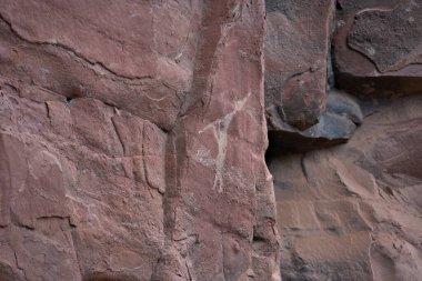 Sinagua halkı M.S. 650 civarında Arizona 'ya geldi. Yaban bitkileri ve hayvanlarla beslenen çiftçi insanlardı.