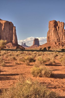 Monument Valley, 17 millik döngü yolunun turistlere ve ailelerine sunacağı çok şey var.