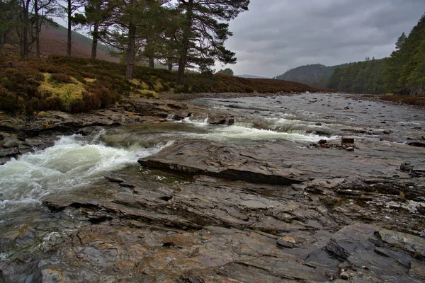 Blick Hinunter Durch Die Mitte Eines Schottischen Flusses Der Durch — Stockfoto