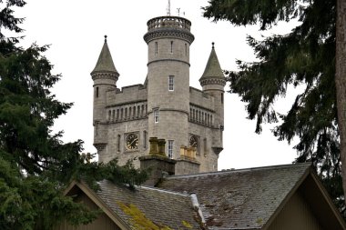 Balmoral Kalesi 'nin tepesinde bir kule görüntüsü