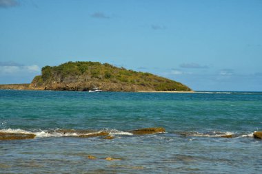 Okyanus Dalgaları Kıyıya Çarpıyor