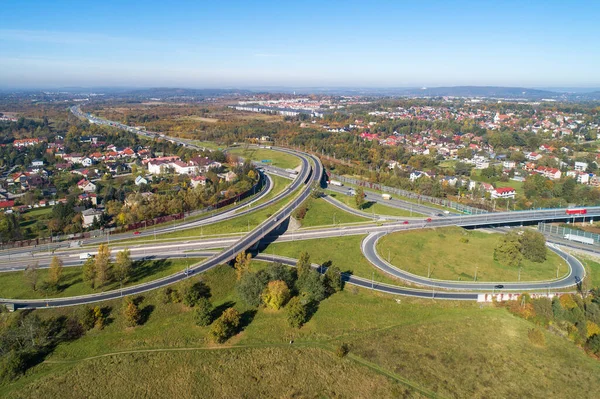 公路的多层交叉口 A4国际公路与Zakopianka多车道公路和铁路的Spaghetti交叉口 波兰克拉科夫附近高速公路的一部分 空中景观 — 图库照片