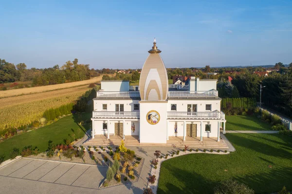 新ヒンズー教の寺院ラダ ゴヴィンド バクティ マンディール ポーランド クラクフ近郊 — ストック写真