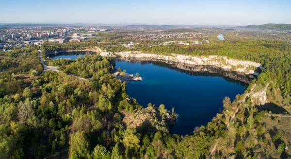 Κρακοβία Πολωνία Λίμνη Zakrzowek Απότομους Βράχους Στη Θέση Του Πρώην — Φωτογραφία Αρχείου