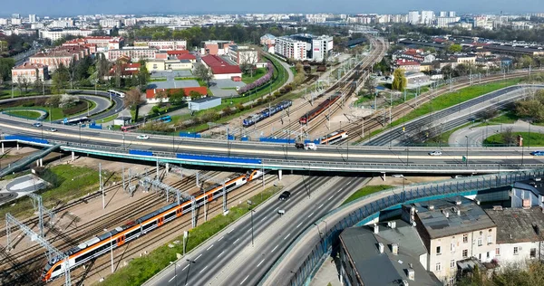 Κρακοβία Πολωνία Διάφοροι Παλαιοί Και Σύγχρονοι Τρόποι Μεταφοράς Σιδηρόδρομοι Τρένο — Φωτογραφία Αρχείου