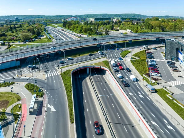Wielopoziomowy Węzeł Autostrady Miejskiej Krakowie Jedna Autostrada Najwyższym Poziomie Druga — Zdjęcie stockowe